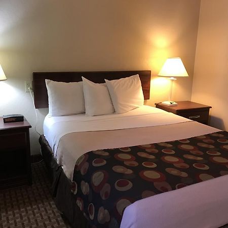 Days Inn By Wyndham Bloomington West Bagian luar foto