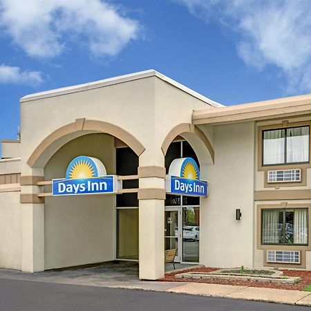 Days Inn By Wyndham Bloomington West Bagian luar foto