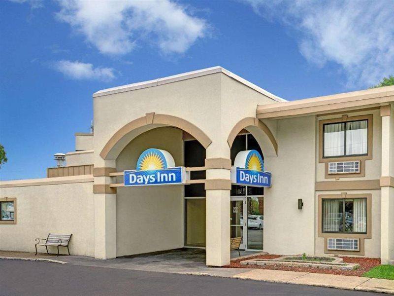 Days Inn By Wyndham Bloomington West Bagian luar foto