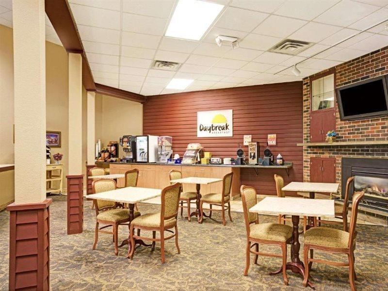 Days Inn By Wyndham Bloomington West Bagian luar foto