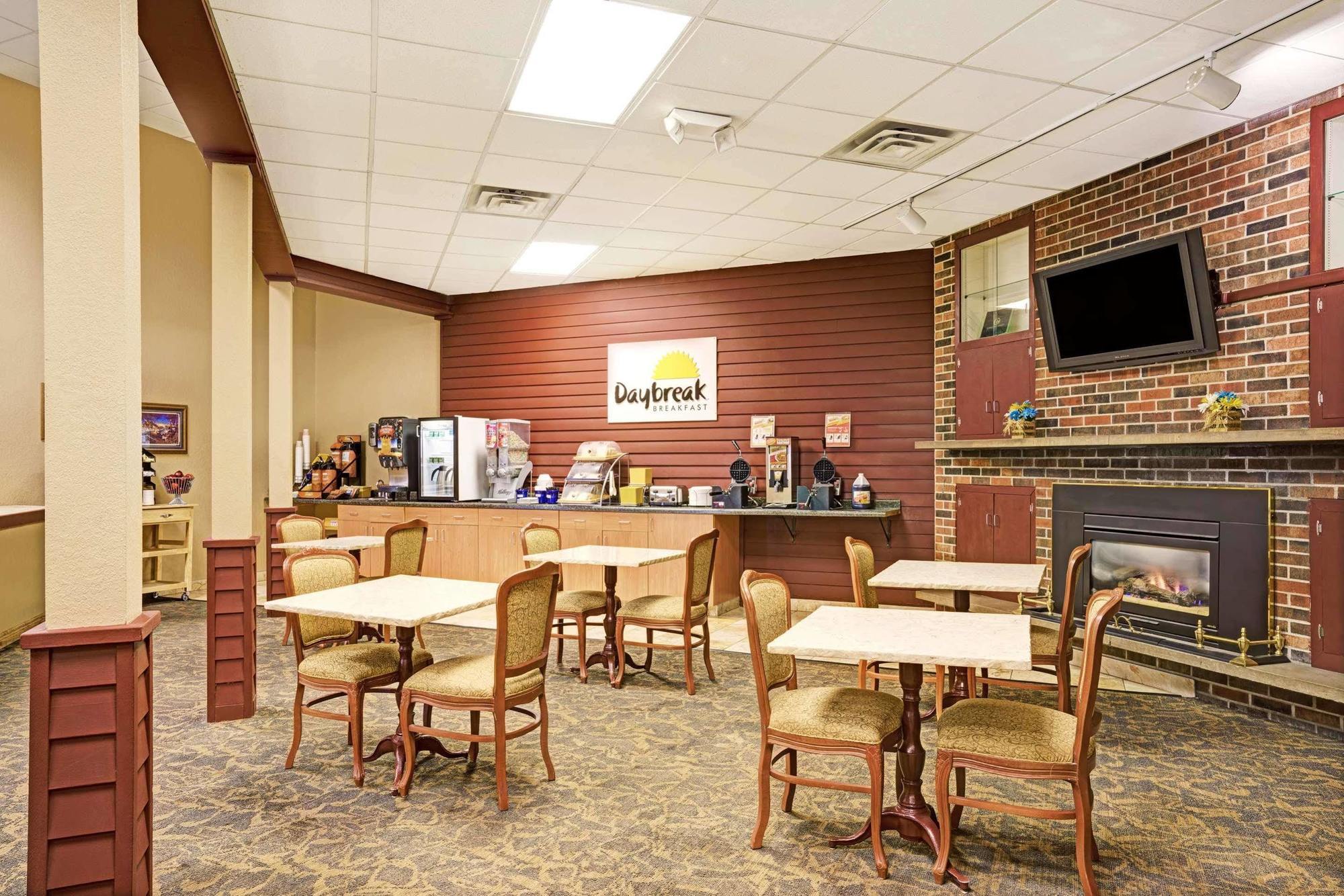 Days Inn By Wyndham Bloomington West Bagian luar foto