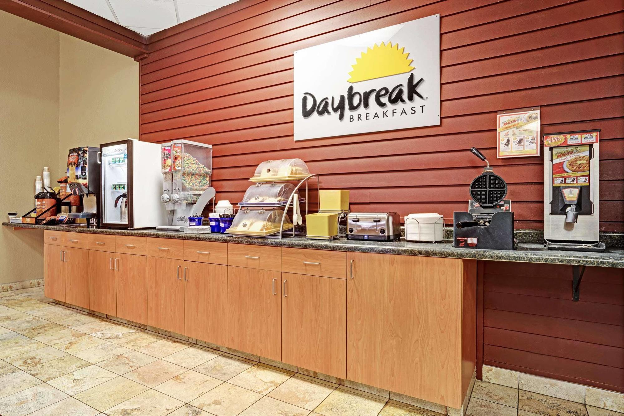 Days Inn By Wyndham Bloomington West Bagian luar foto