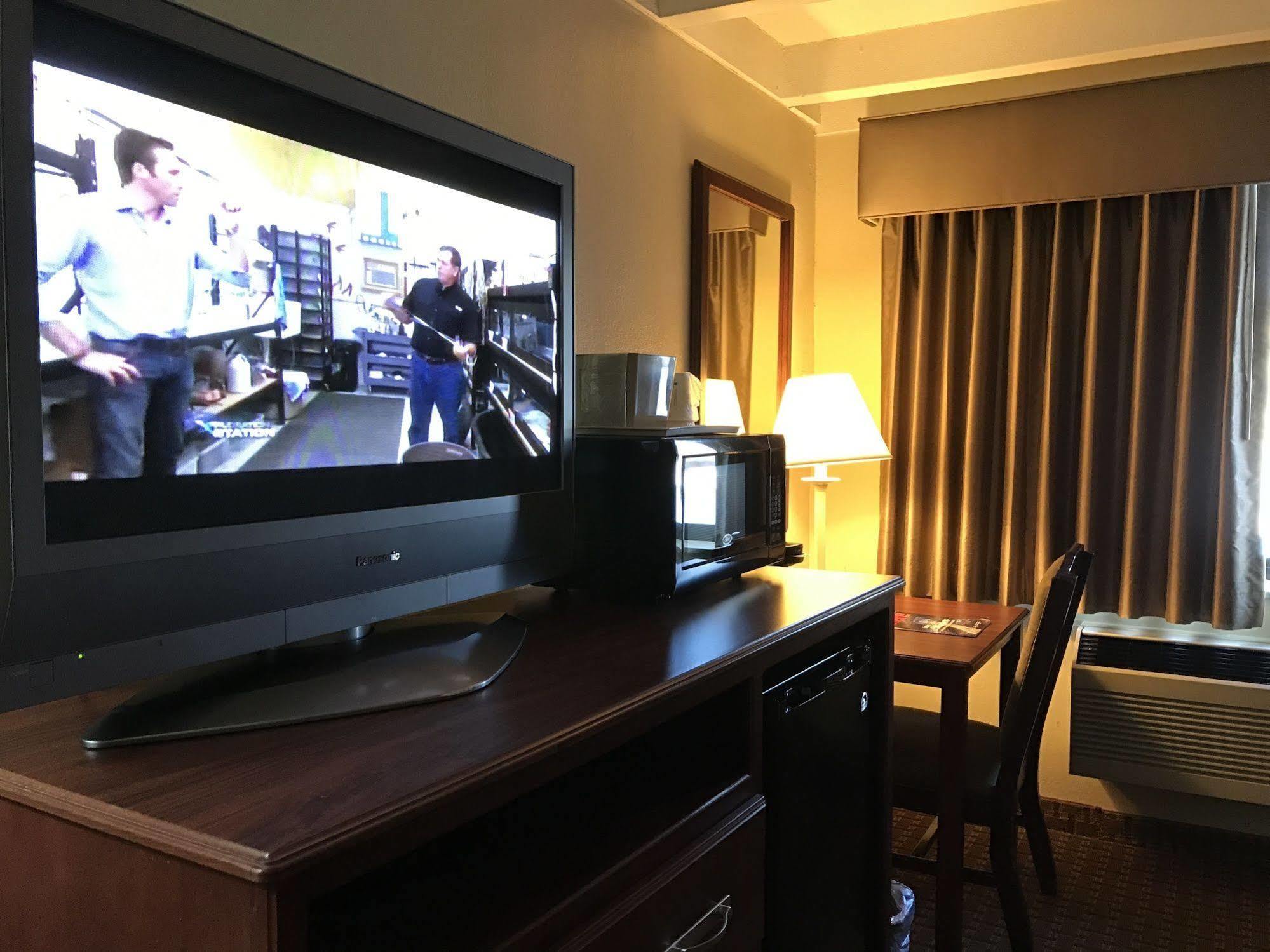 Days Inn By Wyndham Bloomington West Bagian luar foto