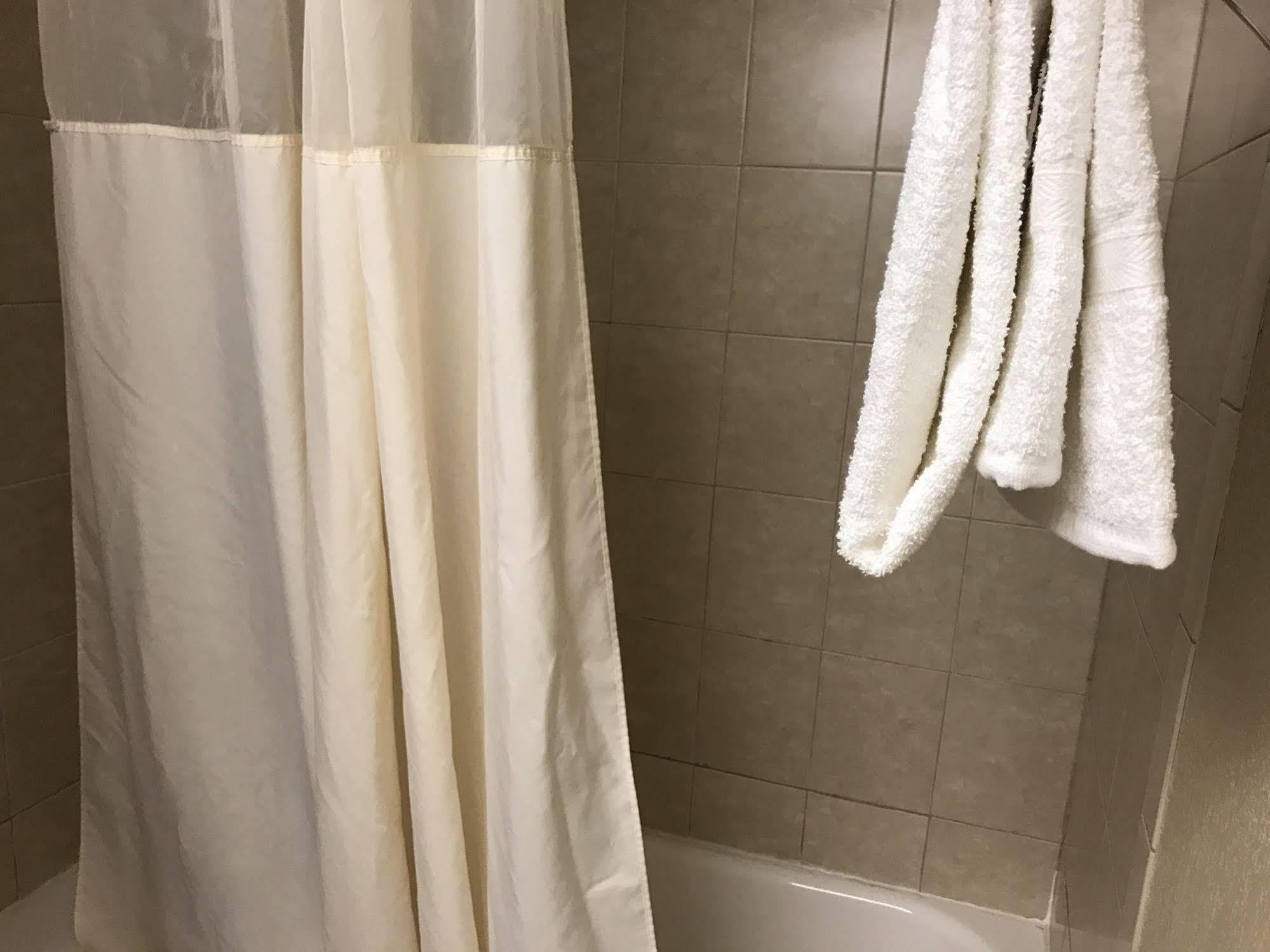 Days Inn By Wyndham Bloomington West Bagian luar foto