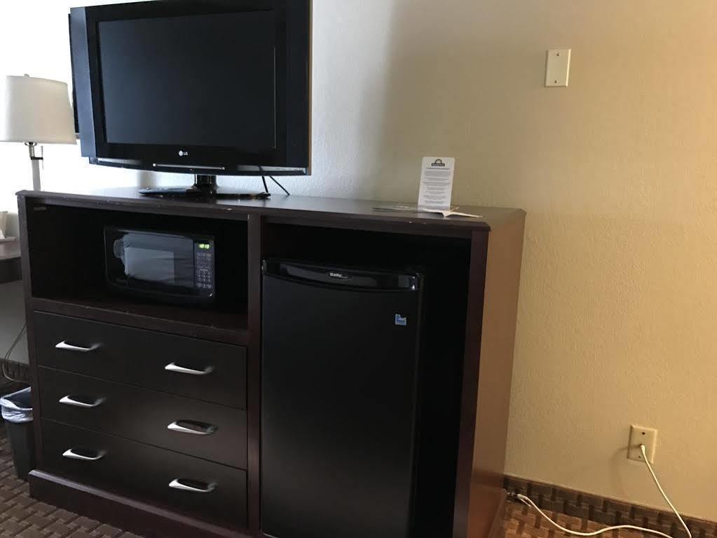Days Inn By Wyndham Bloomington West Bagian luar foto